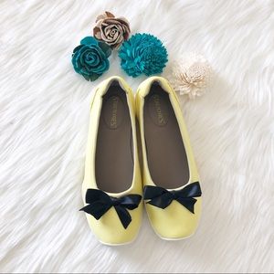 Stretchies Joyce  Round Toes Canary Flat SZ 7W